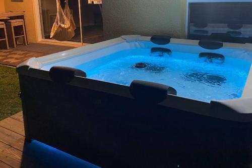 Sundance' Acres *Brand New House*with hot tub