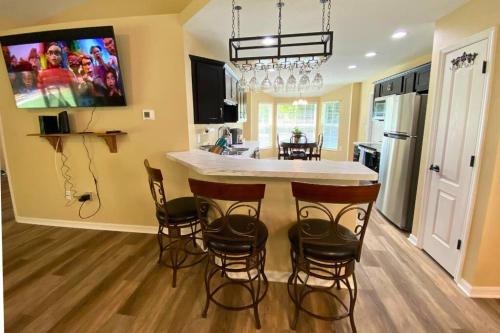 Sundance Acres *Brand New House*with hot tub in Spring Hill, USA