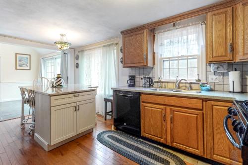 The Brick Chimney Cottage in Sandwich, USA