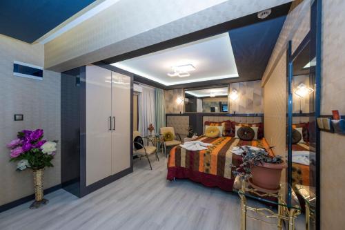 Standard Double Room image 6