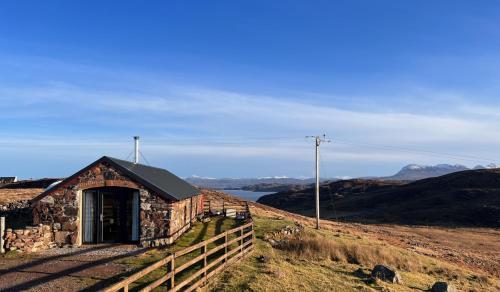 Unterkunft von außen, Old School Byre in Achiltibuie