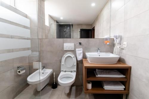 Hotel President - image 2