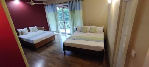 2 twin beds
