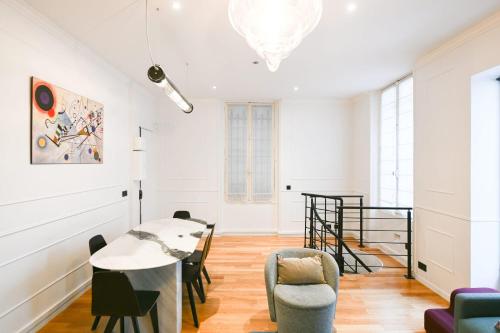 Le Marais Pl de la Bastille 3BD 3BTH for 10 guests - image 5