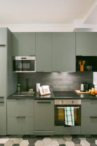 Le Marais Pl de la Bastille 3BD 3BTH for 10 guests - image 14
