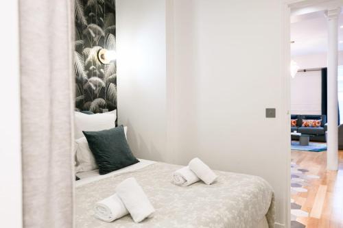 Le Marais Pl de la Bastille 3BD 3BTH for 10 guests - image 2