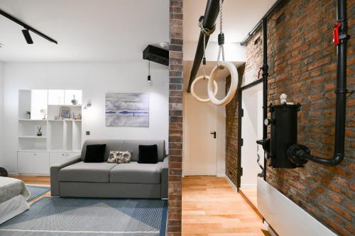 Le Marais Pl de la Bastille 3BD 3BTH for 10 guests - image 12
