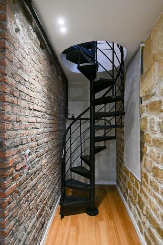 Le Marais Pl de la Bastille 3BD 3BTH for 10 guests - image 14