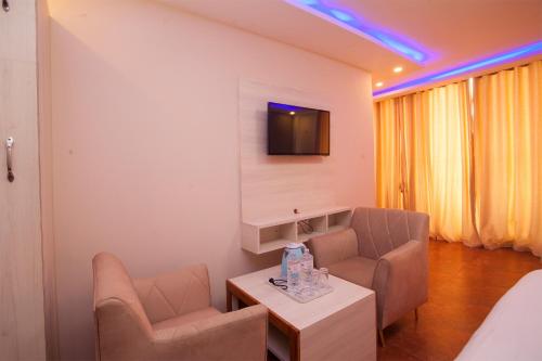 Deluxe Triple Room image 2