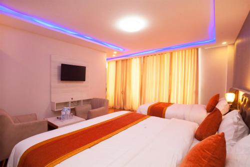 Deluxe Triple Room image 3