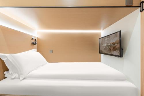 Lemon Hotel - Metro Line 1 Line 7 Changshu Road 200 meters - image 4