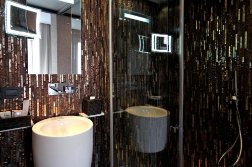 Hotel Elysees Paris – Paris, TX