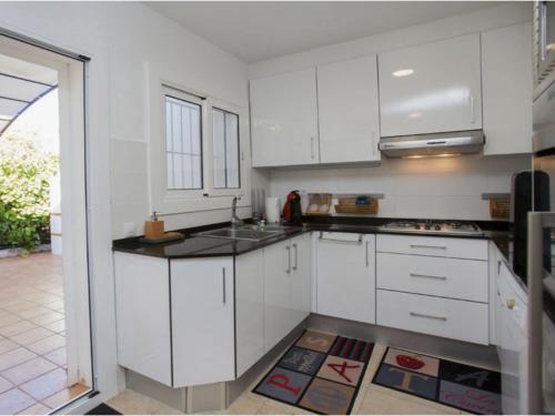 ห้องครัว, Villa Les Moreres de Sitges, Mediterranean-style family escape in กินต์ มาร์