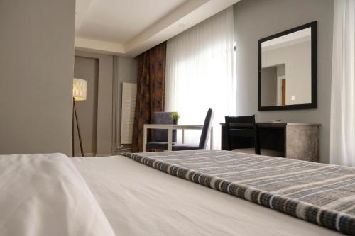 The Breeze Hotel - image 6