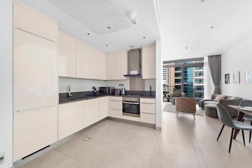 Stylish 1 BR in Dubai Marina - image 7