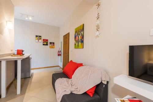 Studio with spacious balcony shared pool garden