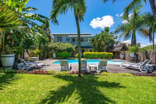 Studio with spacious balcony shared pool garden