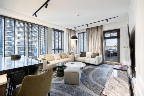 The Signature Burj Khalifa View Residence with Terrace, Dubaï (photo 3)