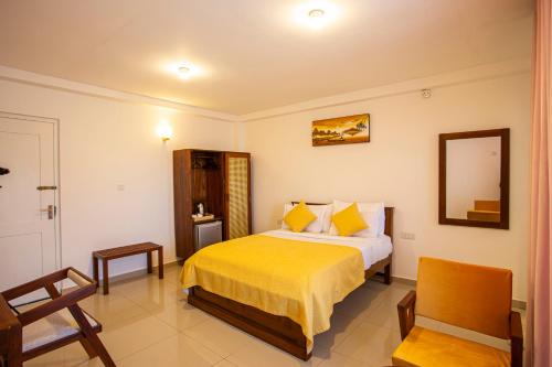 Double Room with Balcony image 5