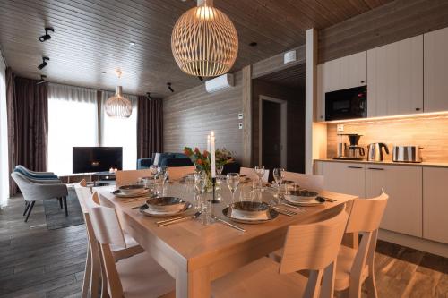 3 bedrooms, 6 beds
