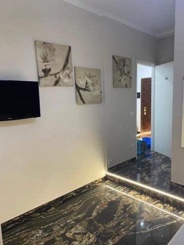 Kiss and Room - image 10