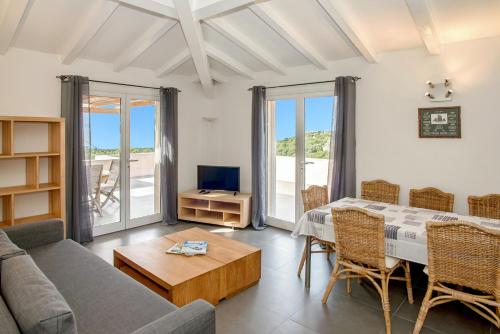 2 bedrooms, 4 beds