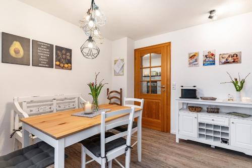 Ferienwohnung Schatzle 4.8km von Eckle entfernt