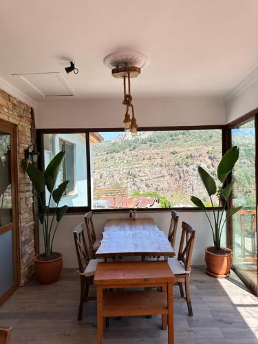 Restaurant, Faralya Misafir Evi in Uzunyurt