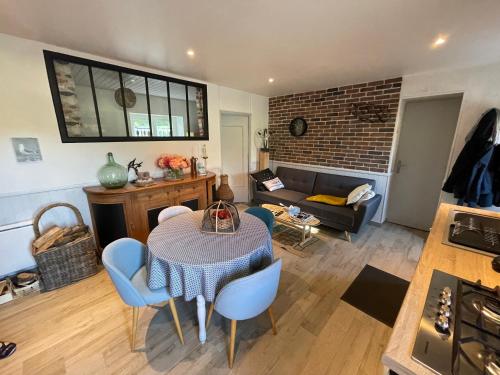 Petite maison dans la manche in Lessay