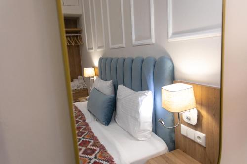 Paradise Hotel - image 13