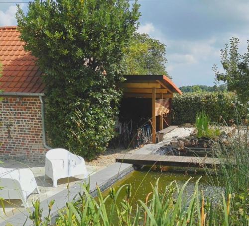 Schön renoviertes Ferienhaus für acht Personen in idyllischer Lage, mit Terrasse und Garten