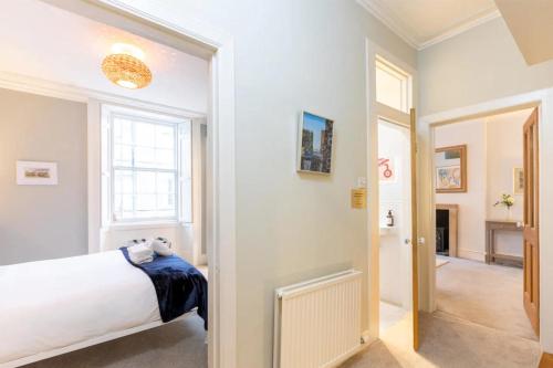 Beautiful 1 Bed Flat in Vibrant Stockbridge! - image 10
