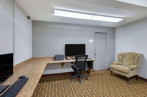 Ramada by Wyndham Bowling Green in Bowling Green, USA