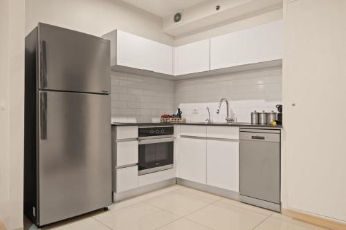 Modern & Comfortable 1-Bedroom Oasis with Luxury Amenities - image 14