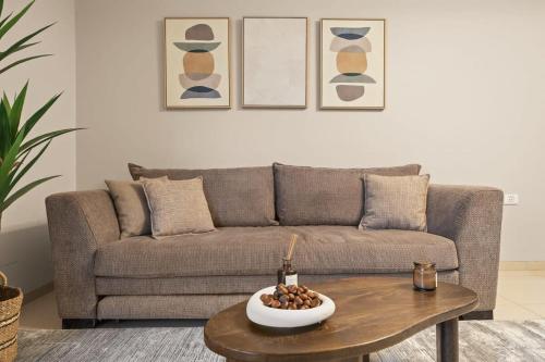 Modern & Comfortable 1-Bedroom Oasis with Luxury Amenities - image 9