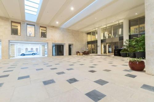 Modern & Comfortable 1-Bedroom Oasis with Luxury Amenities - image 10