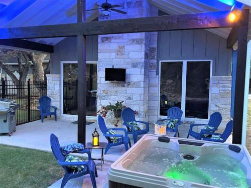 Private Lake Travis home with hot tub amenities in Lago Vista, USA