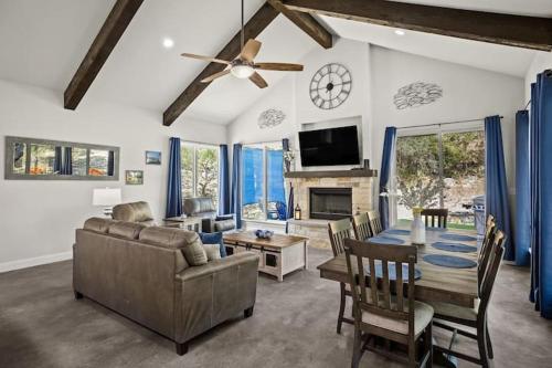 Private Lake Travis home with hot tub amenities in Lago Vista, USA