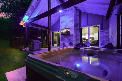 Private Lake Travis home with hot tub amenities in Lago Vista, USA