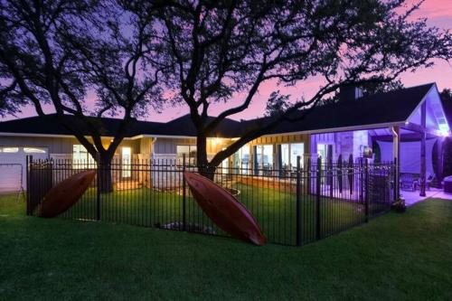 Private Lake Travis home with hot tub amenities in Lago Vista, USA
