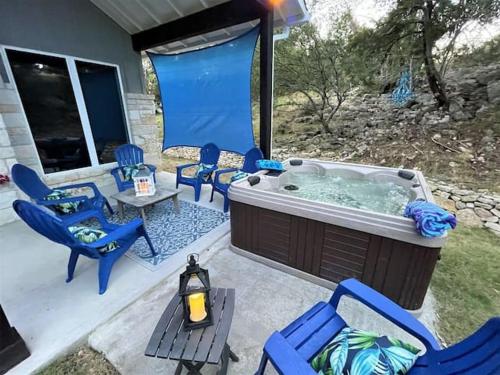 Private Lake Travis home with hot tub amenities in Lago Vista, USA