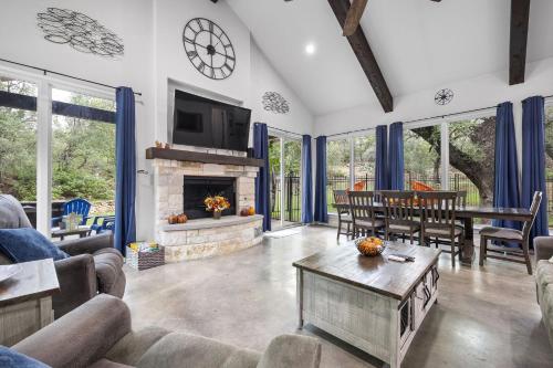 Private Lake Travis home with hot tub amenities in Lago Vista, USA