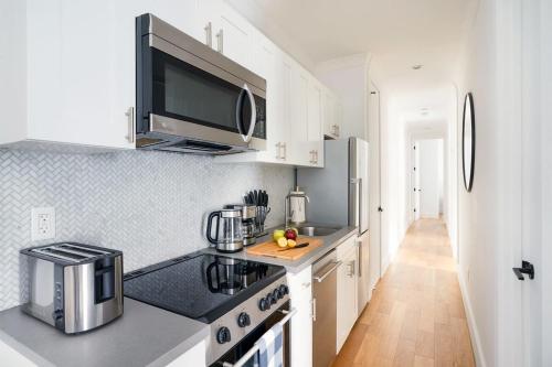 403-4C New 2br 2baths prime ues, New York (photo 4)