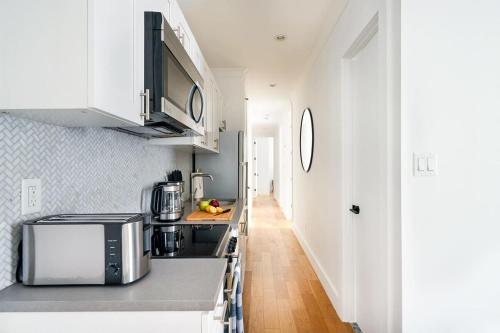 403-4C New 2br 2baths prime ues, New York (photo 10)