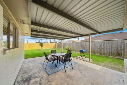 Covered Back Patio Covered Parking Game Room WIFI Smart TV's every room Washer & Dryer