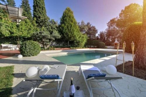 Grand Luxury Villa Piscina & Jacuzzi Granada - Accommodation - Albolote