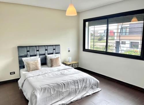 Luxury villa with private pool in 카사블랑카