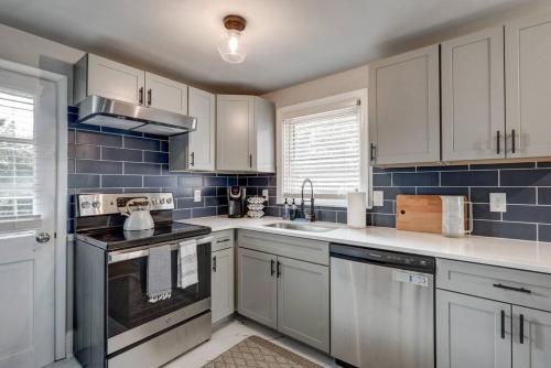 Renovated 2 BR home close to Lancaster attractions in Lancaster, USA