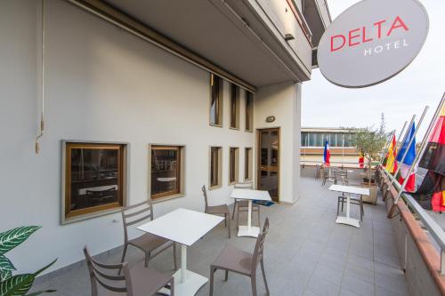 Балкон, Hotel Delta in Монтеваркі