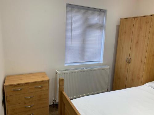 Private room, renovated with large size white desk In SE9 6PG